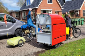 zwaaienm vertrek Minne en Tineke v2 Friesland vertrek Minne en Tineke